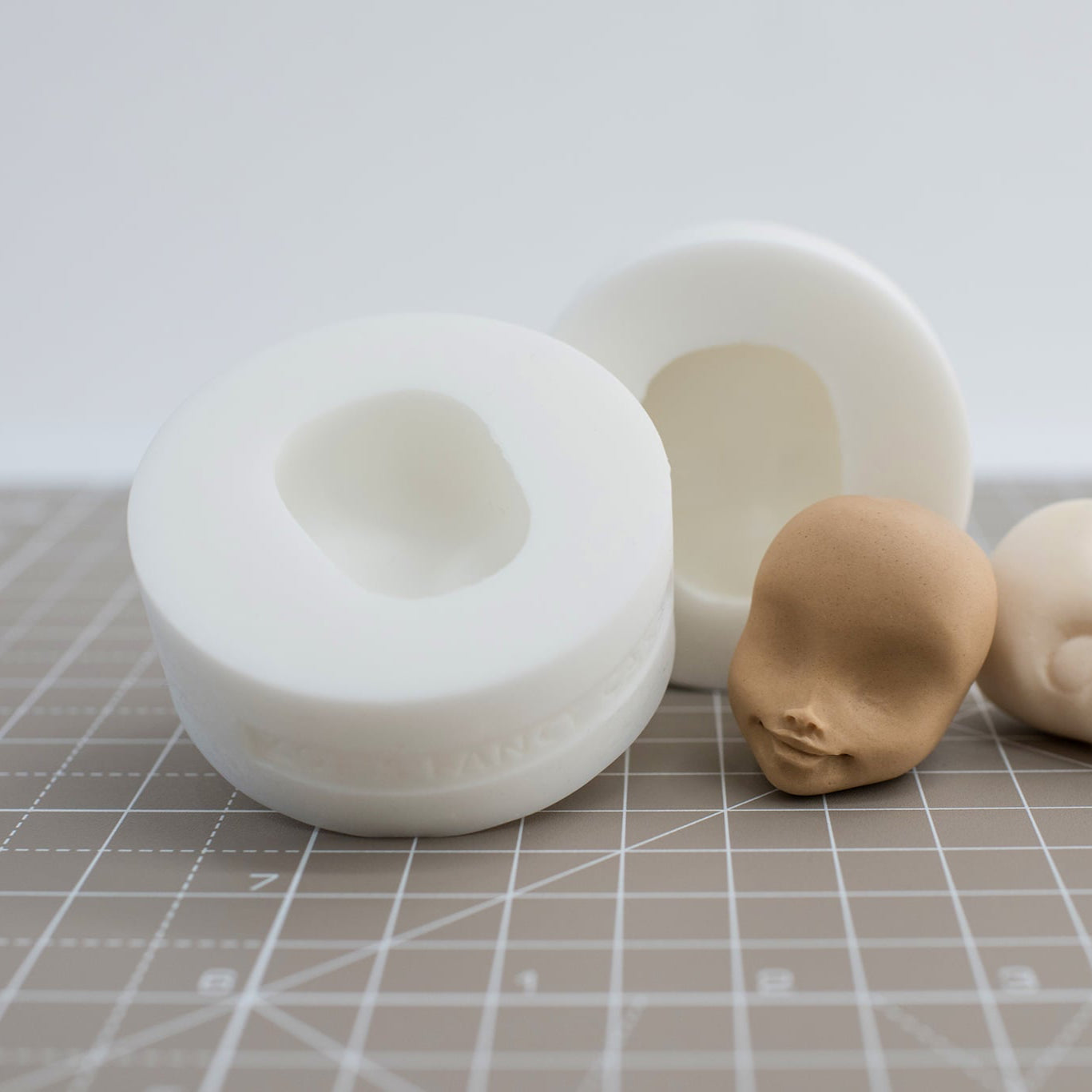 Becca Face Mould - Medium
